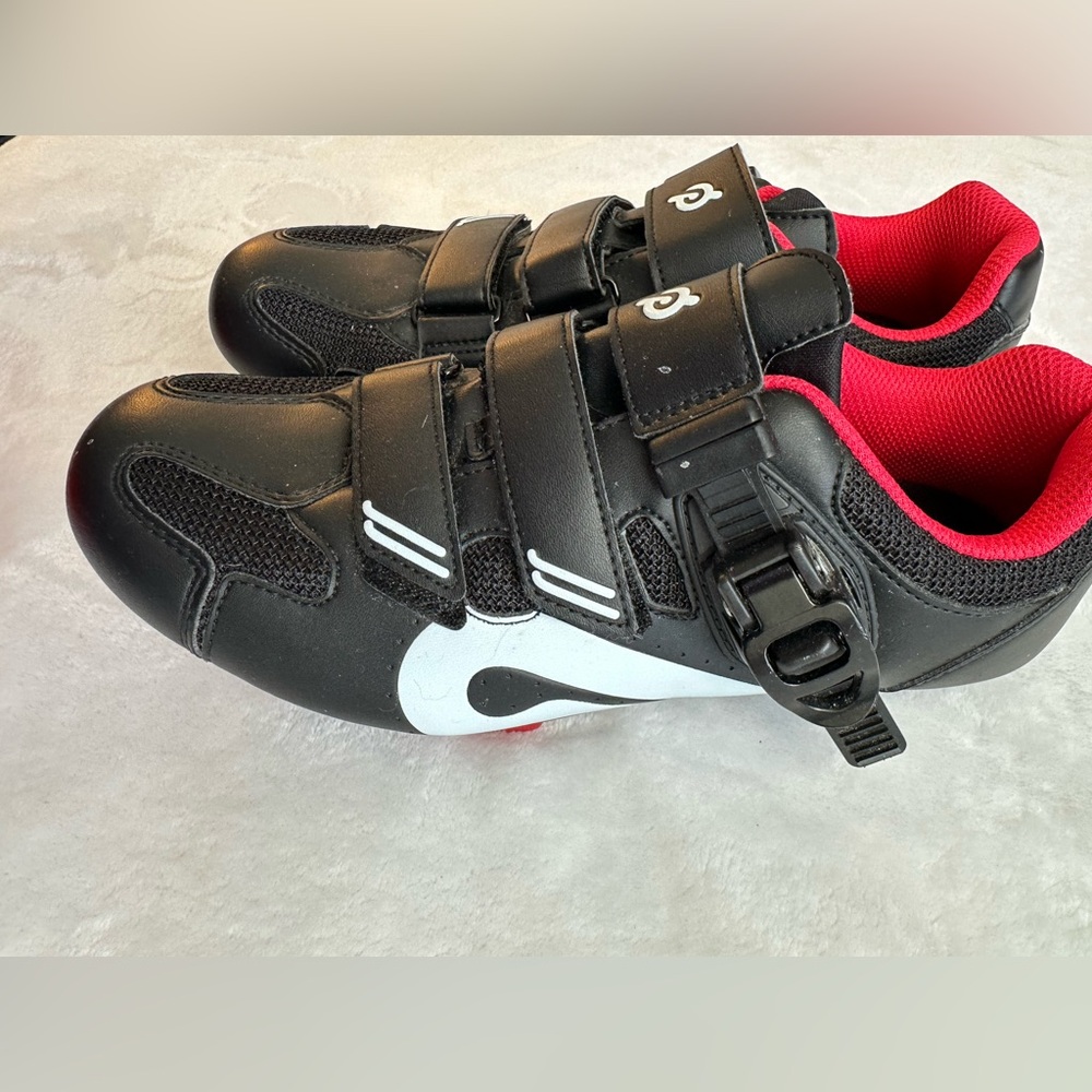 Peleton Cycling Shoes, size 40. Delta clips included.